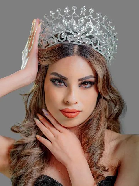 "Warrior Queen" (Greyscale Edition) T-shirt